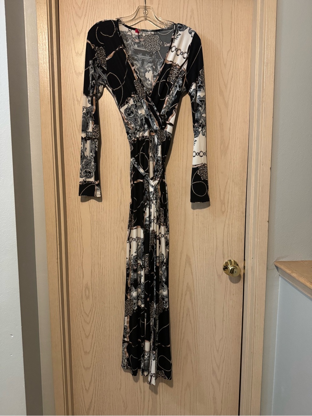 GUESS Long Sleeve Chain & Baroque Print V Neck Tie Waist Jumpsuit size Medium